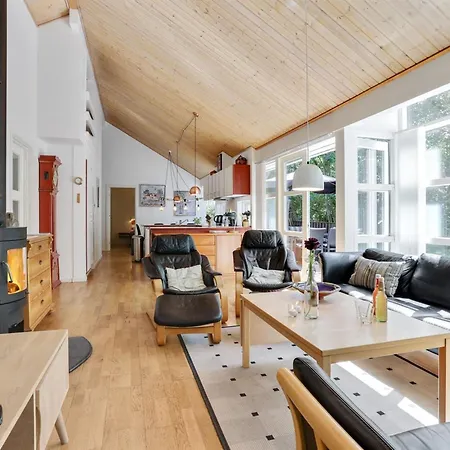 Semesterbostad Dafne - 600m From The Sea By Interhome Hasle