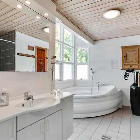 Semesterbostad Dafne - 600m From The Sea By Interhome Hasle